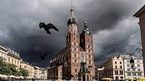 Policja w obronie pikietujących w mieście. Krakow W Wyniku Burzy Zniszczony Balon Widokowy Nie Ma Poszkodowanych