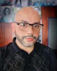 Is it getting cold or is it me? #fouxfur #redhair #cateyes #teasme #latina  #🏳‍🌈 #beard #kavabar #dragqueen