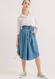 Schon klar, schulterfrei ist zwar der trend der saison, an kühleren abenden oder bei formellen anlässen benötigen wir jedoch einen verlässlichen komplizen, der uns bedeckt hält, aber. Promod Jupe Plissee Jean Moyen Zalando Fr Promod Jupe Jupe Taille Haute Mode