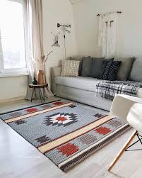 Tapete De Croche Para Sala 40 Fotos Inspiracoes E Passo A Passo In 2020 Rugs On Carpet Rugs Crochet Carpet