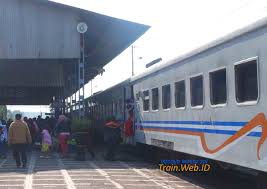 Ini adalah stasiun kereta api yang berada di daerah kecamatan tegal timur, tegal yang merupakan akses ke kota tegal dengan naik kereta api. Harga Tiket Ka Kahuripan Blitar Bandung Oktober 2020 Infonya Kereta Api