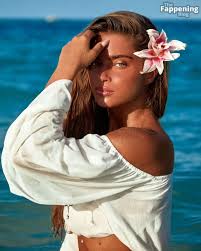 Indulge in Noa Kirel-s risqué and titillating poses