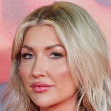 Jane Nevarez's Instagram, Twitter & Facebook