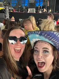 Shoutout to security and crowd for helping mom at concert