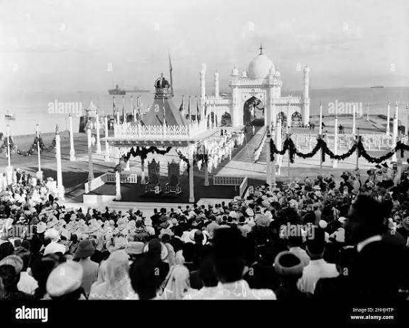 Bombay - Arrival of King George V and Queen Mary Stock Photo - Alamy
