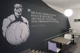 Es ist alles nur show, soll hildmann gesagt haben. Attila Hildmann Vegan Food Snackbar Berlin Charlottenburg