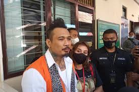 Jerinx sudah dituntut atas kasus ujaran kebencian. Jejak Kasus Jerinx Sid Hingga Sidang Putusan Yang Digelar Hari Ini Halaman All Kompas Com