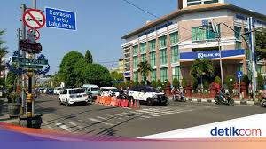 4 channel tvri, transtv, trans7, metrotv. Nyaman Dan Ikonik Pusat Kota Jadi Jalur Favorit Pesepeda Di Cirebon