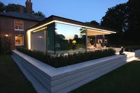 He and david whitney used to invite great minds from the architecture, design, and art worlds to the house for evenings of discussion and debate. How To Create A Floating Roof Design With Architectural Glass Iq Glass News