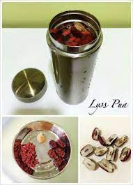 红枣枸杞水常喝红枣枸杞水对于经血过多而引起贫血的女性可起到改善面色苍白和手脚冰冷的补益功效 男性可补中益气 益精明目 提高人体免疫力 材料 红枣枸杞冰糖 蔗糖 我老公喜欢甜甜的味道 所以就加冰糖 弄给他带去做工喝 步骤 fruit health chinese