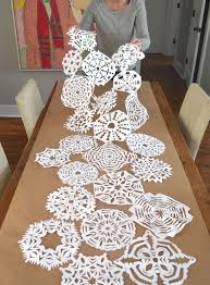 Paper Snowflakes Table Runner Diy Christmas Paper Decorations Paper Christmas Decorations Diy Christmas Snowflakes