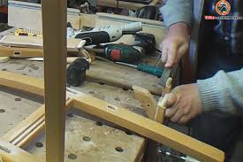 Diese zu reparieren, ist einer der schwerpunkte von elke hegmann, die schon so manchen stuhl von thonet in der hand hatte. Stuhl Reparieren Tueftler Und Heimwerker Detueftler Und Heimwerker De