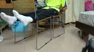 挠脚心porn video on BrownPorn