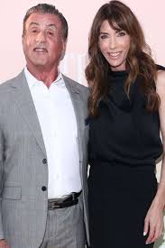 Un mauvais signe, alors que c'est elle qui s'est régulièrement employée à donner des nouvelles rassurantes de johnny, depuis qu'il avait annoncé début mars être. Johnny Et Laeticia Hallyday Les Couples De Stars Qui S Aiment Malgre La Difference D Age Couples De Stars La Difference D Age Ne Les Effraie Pas