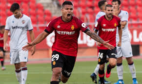 El atacante colombiano reveló en una entrevista su sueño de jugar al lado de falcao. Real Mallorca El Cucho Hernandez Confirma Su Adios