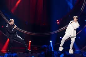 Benjamin ingrosso, tävlade i melodifestivalen i år och lär vara klar under förutsättning att han får en låt han vill tävla med. Melodifestivalen On Twitter In The Opening Last Year S Winner Benjamin Ingrosso And The Runner Up Felix Sandman Performs Tror Du Att Han Bryr Sig A Duet That They Had A Hit With This