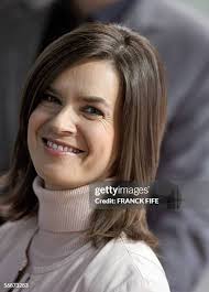 Canadian pair Megan Wing and Aaron Lowe perform their Ice Dancing... News  Photo