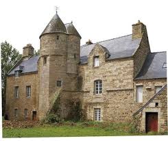 Manoir Guingamp Il Reste Peu De Chose Du Monastere Du Xiie Siecle Victime Des Guerres Des Pillages Et Des Incendies Le Manoir Maison France Chateau France