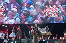 In 2012, he won the echo music award in folk music category, the amadeus austrian music award in 2012 as. Andreas Gabalier In Stuttgart Zu Besuch Beim Volkstumelnden Gute Laune Baren Kultur Stuttgarter Zeitung