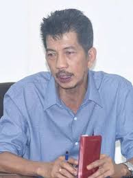 Kalau ada sumur diladang boleh kita menumpang mandi. Perigi Bening Tak Mencari Timba
