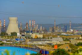 Toate instalațiile rafinăriei din Haifa, oprite după un atac cu rachete  lansat de Iran | EurActiv