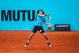 Tsitsipas vira e sobrevive, Zverev e Medvedev conhecem rivais