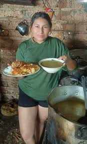 Me siento triste y quiero compartir esa delicia comida que le hice con  tanto amor pero nadie quiere aceptar venir porque les da vergüenza el lugar  donde vivo😓