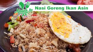 Nasi goreng ikan asin adalah salah satu varian nasi goreng yang cukup terkenal di indonesia karena cita rasa asinnya yang semakin membuat rasa nasi goreng semakin nikmat. Nasi Goreng Ikan Asin Resep 326 Youtube