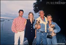 Ils se marient en 2002 ; Jean Paul Belmondo Avec Paul Belmondo Et Sa Femme Luana Et Natty Puretrend
