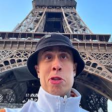 Amor não tem preço: MC Daniel revela que gasta pequena fortuna em avião  para ver Mel Maia todo mês