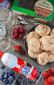 So simple, but so good. Easy To Go Pavlova In A Jar A Layered To Go Treat