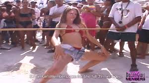 Hot Chicks Play Games & Show Boobs At Bartenders Bash - XNXX.COM