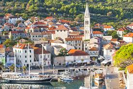 Called the 'croatian madeira' because of its 2724 hours of sunshine every year, the island of hvar hvar is also the island to sample some superior croatian wines with a handful of iconic and. Hvar Kroatia Matkailu Kerran Elamassa