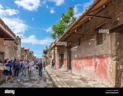 Tourists on Via dellAbbondanza, a street in ancient Pompeii ( Pompei ),  Naples, Campania, Italy Stock Photo - Alamy