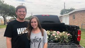 Maybe you would like to learn more about one of these? San Angelo Texas Couple Gives Out Wedding Flowers To Help Spread Love