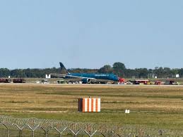 Flughafen München: Vietnam Airlines Maschine hebt spät ab und dreht um — Spiegel
