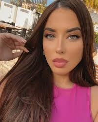 Hannah Mclean's Instagram, Twitter & Facebook