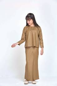 Think contemporary while keeping the heritage ensemble as amar amran embraces the tradition with the baju kurung kedah qaseh. Si Cilik Tampak Ayu