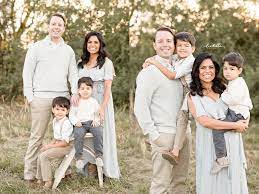 Houston Family Of Four Photo Session Fall Family Portraits Photography Poses Family Family Photoshoot Outfits