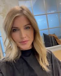 #Repost @chelsea_roy_ 💫, ・・・, Blending into the fall with a darker color.  I love transitioning the summer brights to match my natural dirty blonde  for an effortless look and minimal maintenance. ...