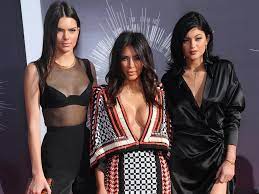 See more of kendall jenner on facebook. Kendall Und Kylie Jenner Modeln Mit Kim Kardashian In Sexy Unterwasche