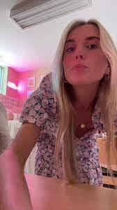 Noelle Rush's Instagram, Twitter & Facebook