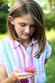 Hi friends! Happy New Year! I am holding Valentine's Day Minis at Dream  Kitsap this year. They are great for Mommy and Me sessions, couples,  maternity, and small families. Please see information