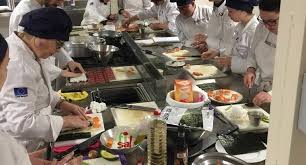 De esta forma, de un curso ideado de 60 horas se ha aumentado a 120 horas para poder atender todas las inscripciones. Finaliza El Curso De Ayudantes De Cocina Y Camareros Del Cdt En Villena El Periodico De Villena