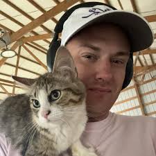 I'm the other daughter, Elphaba. I'm beautifully tragic.”