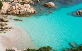 Ta en liten gruppresa på sardinien costa smeralda, den nordöstra kusten mellan olbia och palau där blonda sandstränder och lyxvillor regerar stranden. La Costa Smeralda Vieta Il Fumo In Spiaggia E La Plastica Monouso Ordinanze Valide Negli 88 Chilometri Di Costa Di Arzachena Cagliari Vistanet