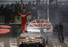 Kevin harvick won the race at texas motor speedway on sunday to clinch a spot in the championship 4 as the playoff finale picture became much clearer. Nascar Playoff Race Today At Texas Kyle Busch Wins At Night Charlotte Observer