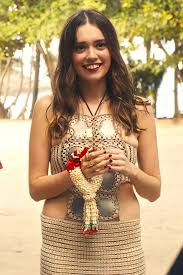 Lisa (BLACKPINK) bị sao phim Sex Education lấn át khi đóng chung?