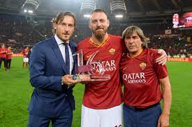 Stare tutti i giorni con lui ti porta a vivere come una cosa normale l'essere accanto a un calciatore che non è normale. Jika Bukan Karena Capello De Rossi Gabung Juventus Pada 2003 Okezone Bola