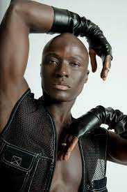 Papis loveday (born 3 january 1977) is a senegalese model and fashion entrepreneur. Papis Loveday Kaltblut Magazine